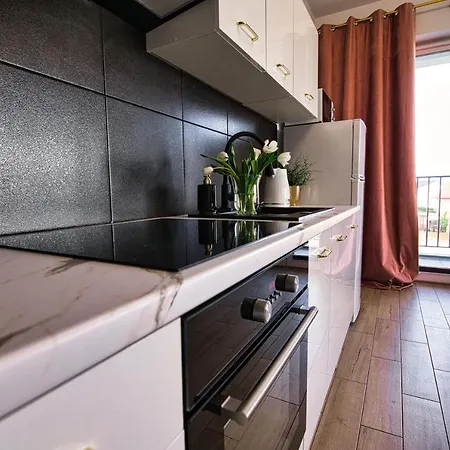 The Palm 35 By Housine Apartman