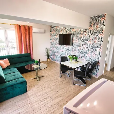 The Palm 35 By Housine Apartman