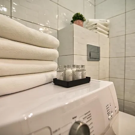 The Palm 35 By Housine Apartman *